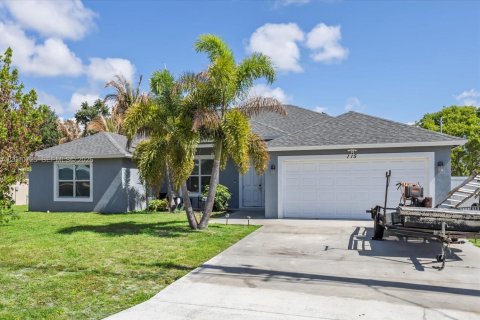 Villa ou maison à vendre à Port St. Lucie, Floride: 4 chambres, 209.68 m2 № 2073607 - photo 2