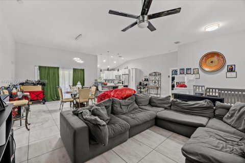 Villa ou maison à vendre à Port St. Lucie, Floride: 4 chambres, 209.68 m2 № 2073607 - photo 5