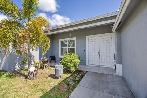 Villa ou maison à vendre à Port St. Lucie, Floride: 4 chambres, 209.68 m2 № 2073607 - photo 3