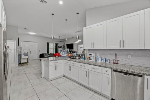 Villa ou maison à vendre à Port St. Lucie, Floride: 4 chambres, 209.68 m2 № 2073607 - photo 14
