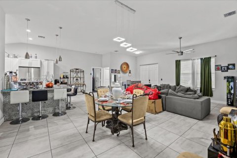 Villa ou maison à vendre à Port St. Lucie, Floride: 4 chambres, 209.68 m2 № 2073607 - photo 10