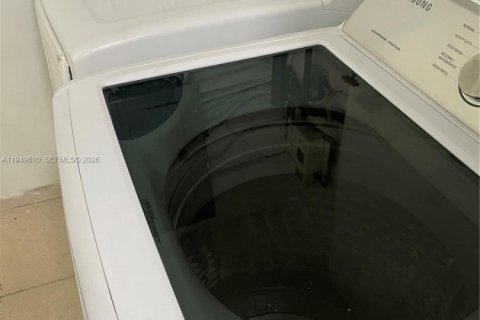 Villa ou maison à vendre à Miami, Floride: 3 chambres, 118.91 m2 № 2005233 - photo 2