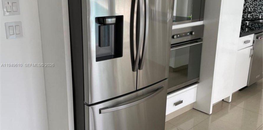 Villa ou maison à Miami, Floride 3 chambres, 118.91 m2 № 2005233