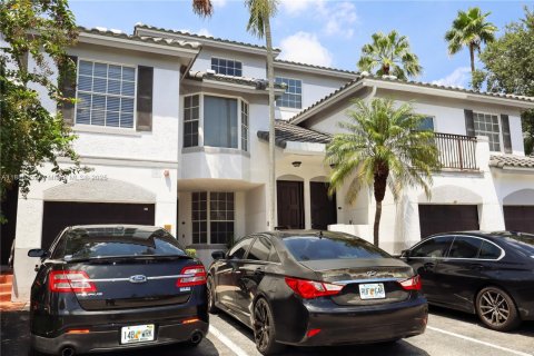 Снять в аренду таунхаус в Санрайз, Флорида 3 спальни, 112.6м2, № 1937321 - фото 3