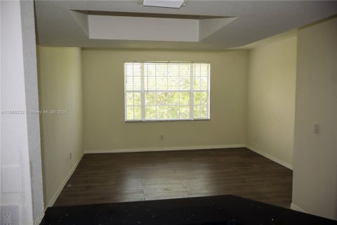 Снять в аренду таунхаус в Санрайз, Флорида 3 спальни, 112.6м2, № 1937321 - фото 7