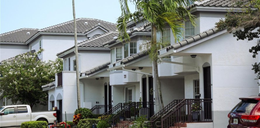 Таунхаус в Санрайз, Флорида 3 спальни, 112.6м2 № 1937321