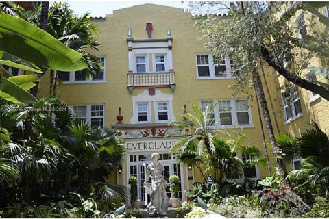 Купить кондоминиум в Майами-Бич, Флорида 1 спальня, 53.88м2, № 1985563 - фото 1