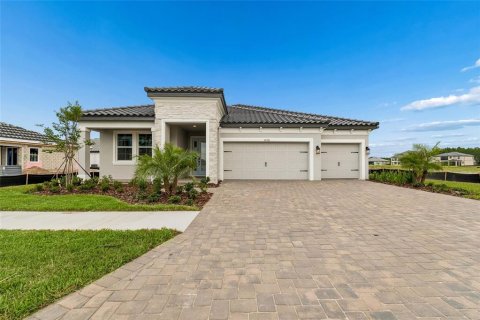 House in Zephyrhills, Florida 3 bedrooms, 236.53 sq.m. № 2217713