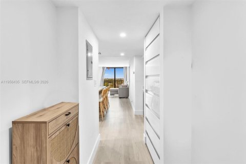 Copropriété à vendre à Miami Beach, Floride: 2 chambres, 99.87 m2 № 2011779 - photo 3