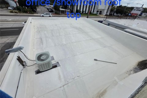Commercial property in Tampa, Florida № 2215277 - photo 11