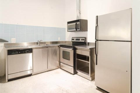 Condominio en alquiler en Miami, Florida, 1 dormitorio № 2012532 - foto 4
