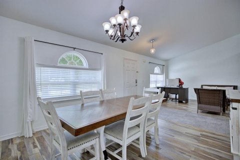 House in Sebring, Florida 4 bedrooms, 209.59 sq.m. № 2214576 - photo 6