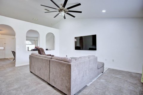 House in Sebring, Florida 4 bedrooms, 209.59 sq.m. № 2214576 - photo 12