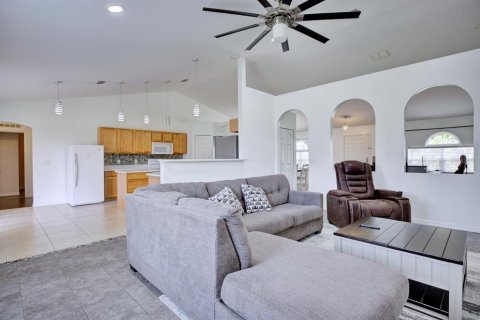 House in Sebring, Florida 4 bedrooms, 209.59 sq.m. № 2214576 - photo 13