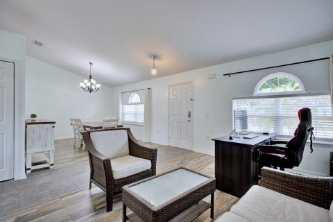 House in Sebring, Florida 4 bedrooms, 209.59 sq.m. № 2214576 - photo 4