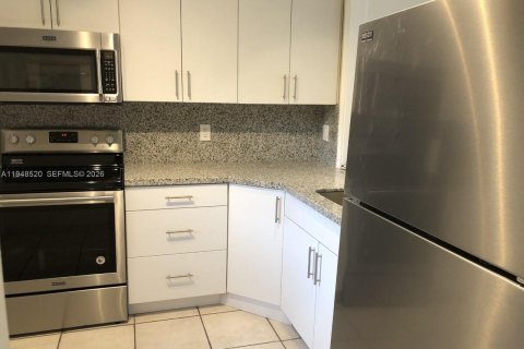 Condo in Miami, Florida, 2 bedrooms  № 2005343 - photo 28