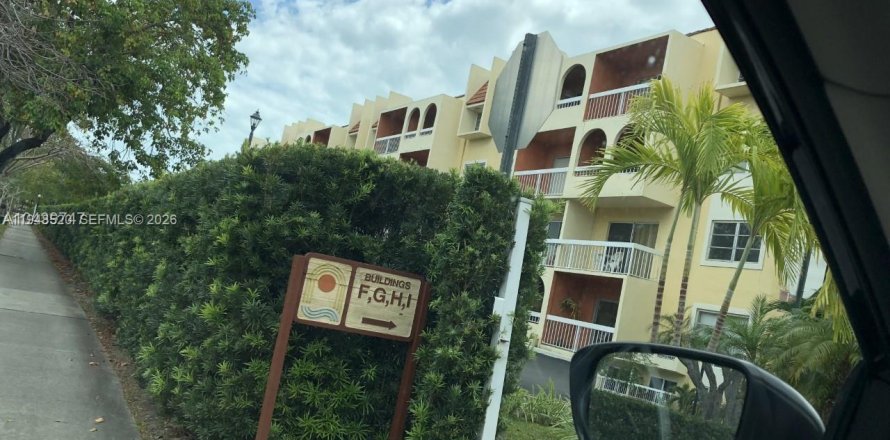 Condo in Miami, Florida, 2 bedrooms  № 2005343