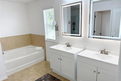 House in Riverview, Florida 4 bedrooms, 230.96 sq.m. № 2201220 - photo 30