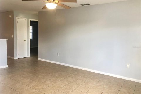 Appartement à louer à Auburndale, Floride: 2 chambres, 74.32 m2 № 2431893 - photo 3