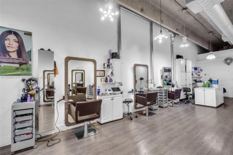 Propiedad comercial en venta en Miami, Florida № 1948325 - foto 4