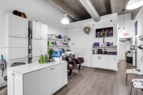 Propiedad comercial en venta en Miami, Florida № 1948325 - foto 7