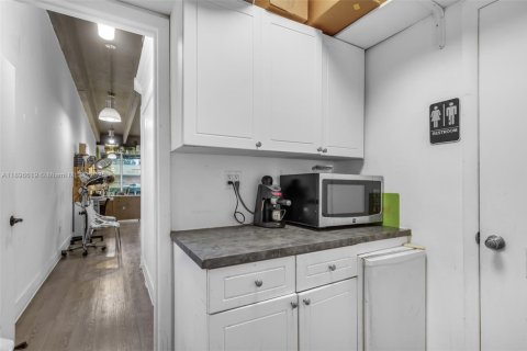 Propiedad comercial en venta en Miami, Florida № 1948325 - foto 17