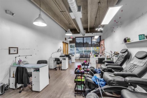 Propiedad comercial en venta en Miami, Florida № 1948325 - foto 9