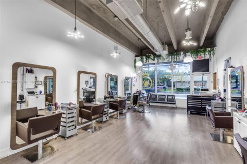 Propiedad comercial en venta en Miami, Florida № 1948325 - foto 3