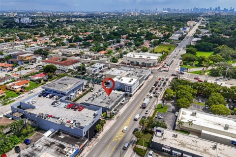Propiedad comercial en venta en Miami, Florida № 1948325 - foto 28