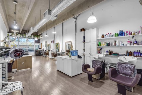 Propiedad comercial en venta en Miami, Florida № 1948325 - foto 6