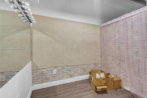 Propiedad comercial en venta en Miami, Florida № 1948325 - foto 14