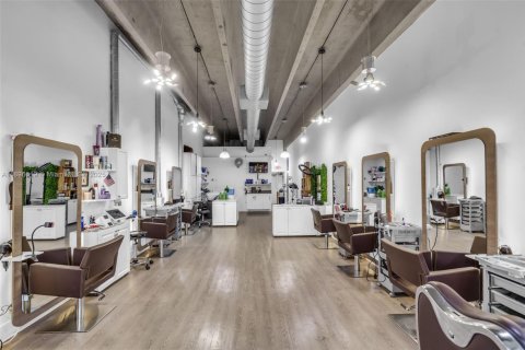 Propiedad comercial en venta en Miami, Florida № 1948325 - foto 2