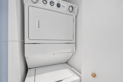 Condo in Miami, Florida, 1 bedroom  № 2170282 - photo 20