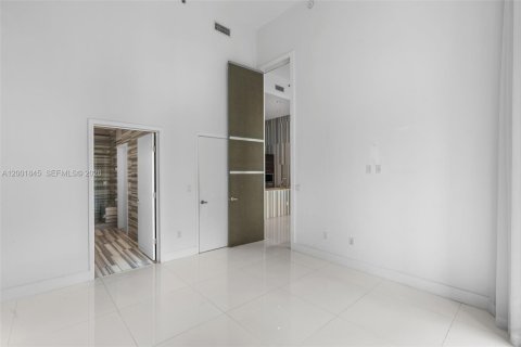Condo in Miami, Florida, 1 bedroom  № 2170282 - photo 15