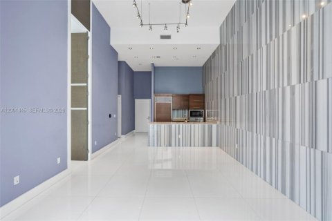 Condo in Miami, Florida, 1 bedroom  № 2170282 - photo 11