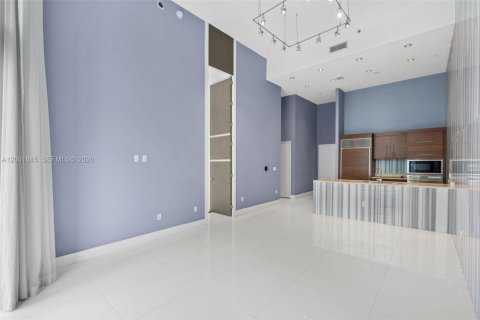 Condo in Miami, Florida, 1 bedroom  № 2170282 - photo 12