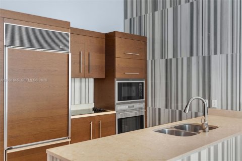 Condo in Miami, Florida, 1 bedroom  № 2170282 - photo 3