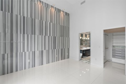 Condo in Miami, Florida, 1 bedroom  № 2170282 - photo 14