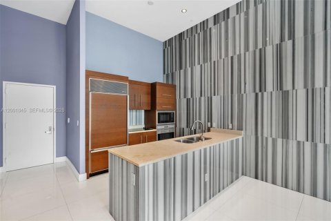 Condo in Miami, Florida, 1 bedroom  № 2170282 - photo 5