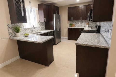 Villa ou maison à louer à West Park, Floride: 4 chambres, 120.4 m2 № 2084278 - photo 4