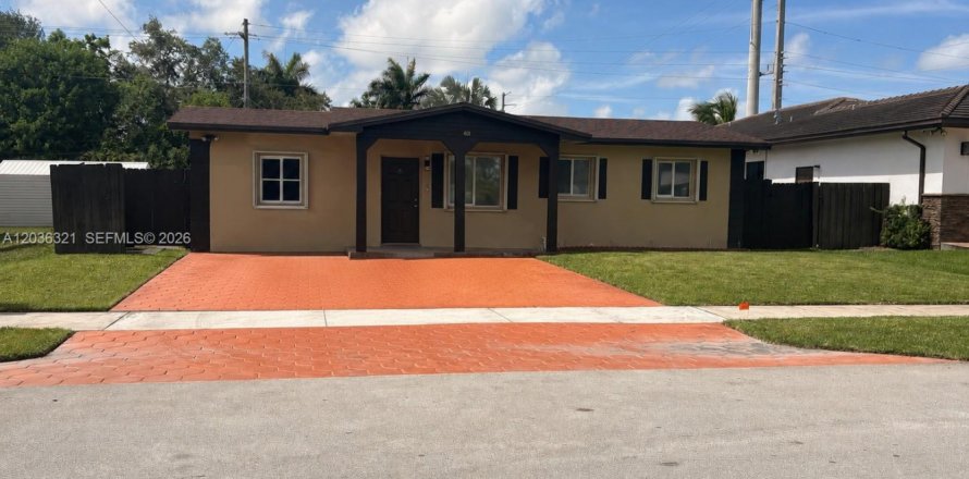 Villa ou maison à West Park, Floride 4 chambres, 120.4 m2 № 2084278