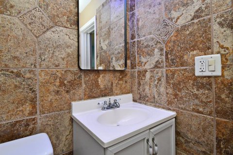 Casa en venta en Orlando, Florida, 2 dormitorios, 98.48 m2 № 1817778 - foto 24