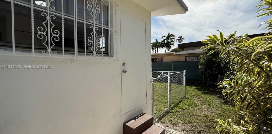 Студия в Майами, Флорида № 1986707