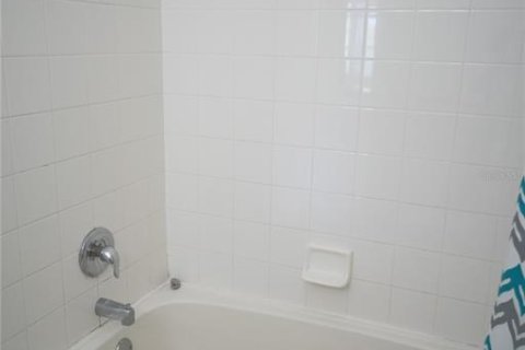 Condo in Tampa, Florida, 2 bedrooms  № 1875883 - photo 10