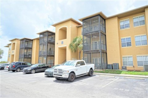 Condo in Tampa, Florida, 2 bedrooms  № 1875883 - photo 1