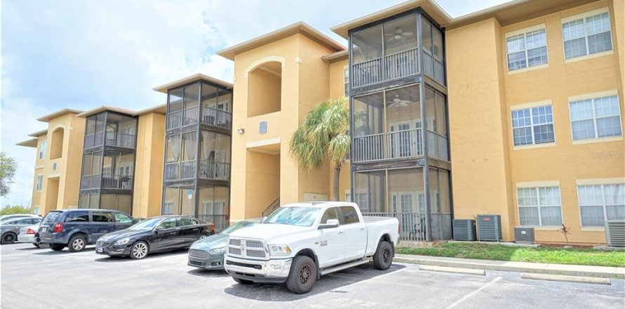 Condo in Tampa, Florida, 2 bedrooms № 1875883