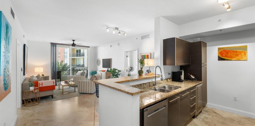 Condominio en West Palm Beach, Florida, 2 dormitorios  № 2188311