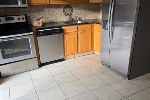 Condominio en venta en Miami, Florida, 2 dormitorios, 88.63 m2 № 1984359 - foto 1