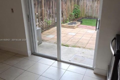 Condominio en venta en Miami, Florida, 2 dormitorios, 88.63 m2 № 1984359 - foto 3