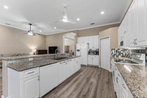 House in Lake Worth, Florida 3 bedrooms, 217.67 sq.m. № 2389822 - photo 16